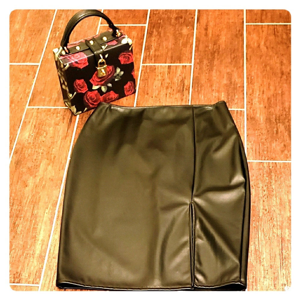 Chic Black Pencil Skirt